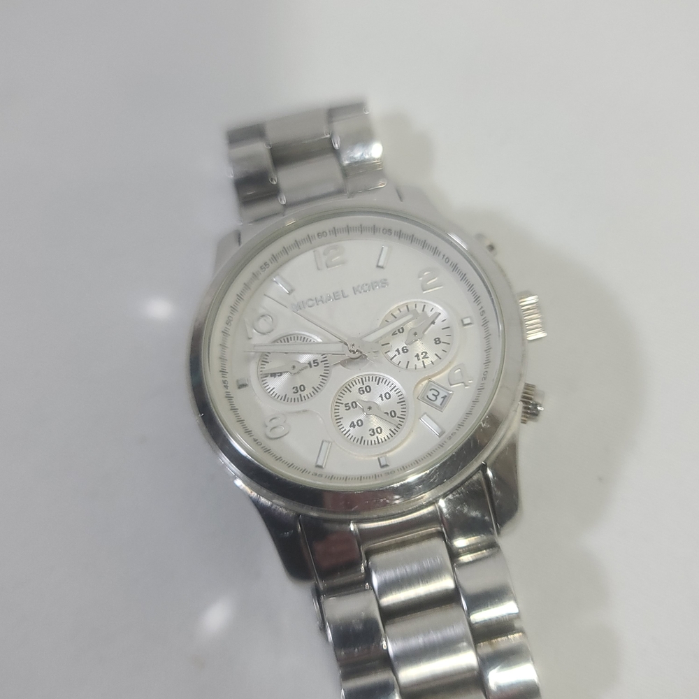Michael Kors Runway MK5076 Women's Silver Stainless Steel Analog Dial Watch RQ44 - Picture 3 of 14